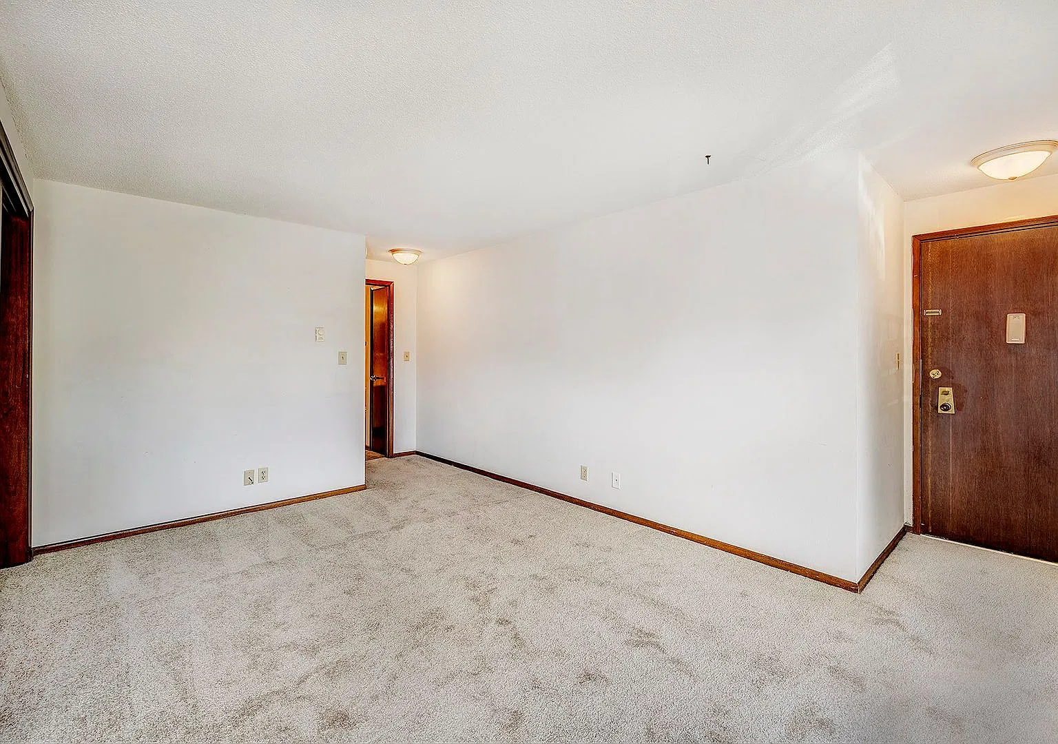 3930 Linden Ave N — Photo 4