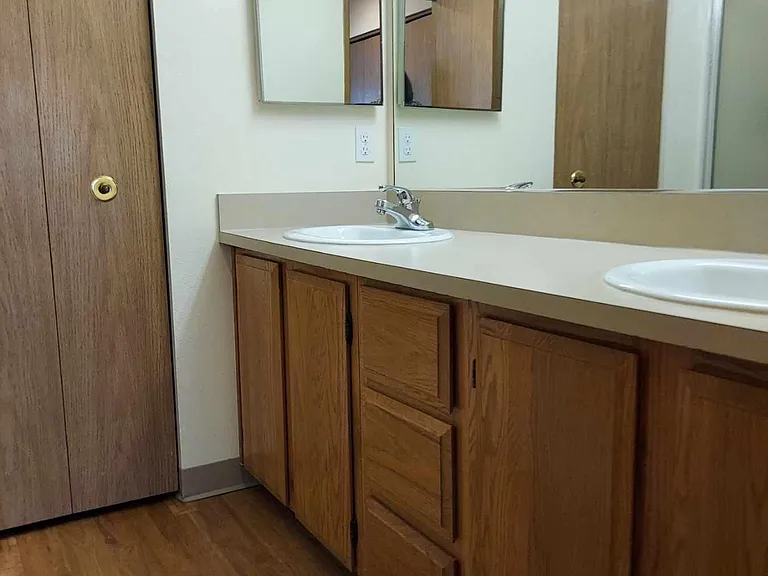 Double sinks in bathroom