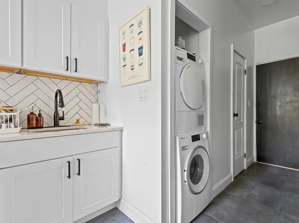 59-29 Linden Street image 15 of 22