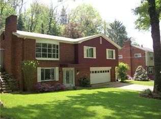 2055 Hampstead Dr, Pittsburgh, PA