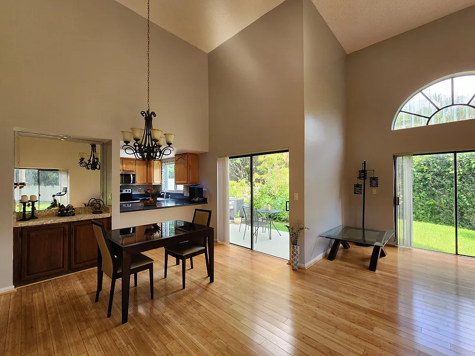 3130 Kingswood Ter