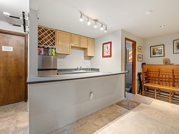 5th image of 182 Crest Dr