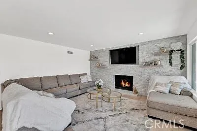 18340 Sandringham Ct — Photo 6