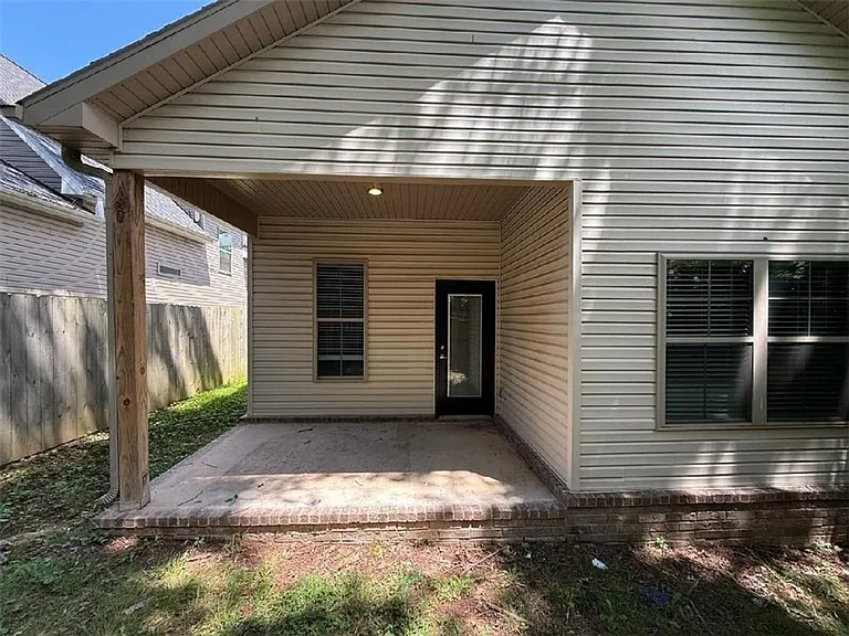 2359 W Houston St — Photo 21