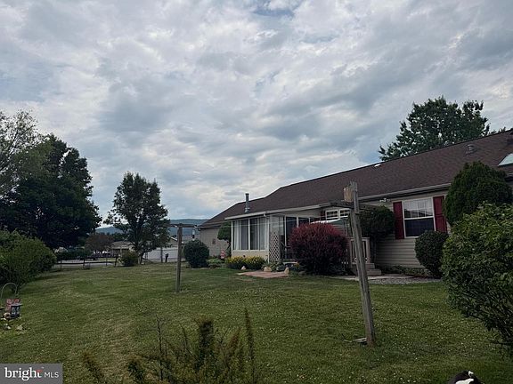 3rd image of 141 Hampton Dr