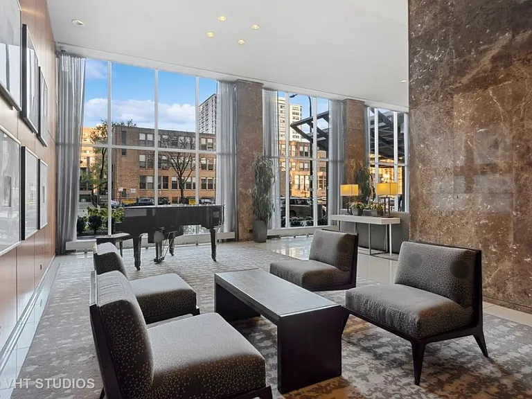 655 W Irving Park Rd #4807 — Photo 31