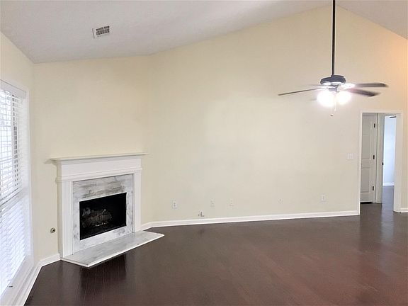3rd image of 1734 Crestfield Ln