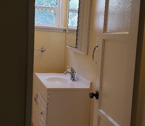 4th image of 16524 W Sunset Blvd