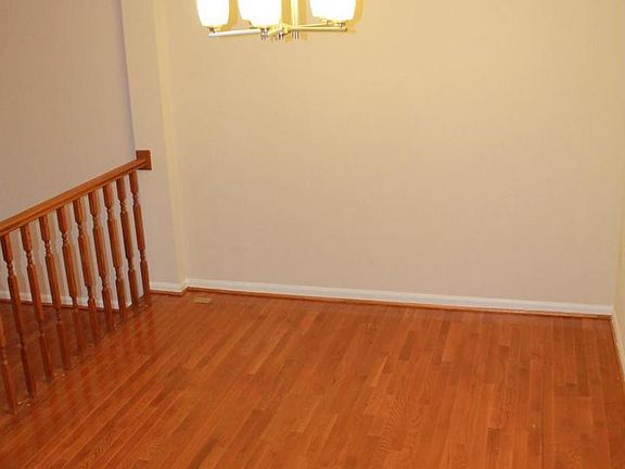 4th image of 7 Bayshore Ct