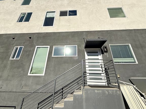 2nd image of 236 N Park View St #1/2