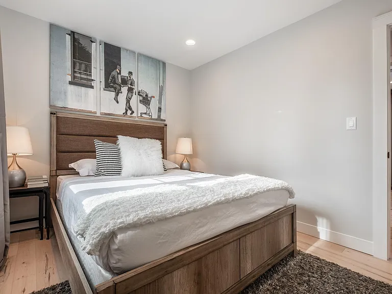 4039 Clayton Ave — Photo 5