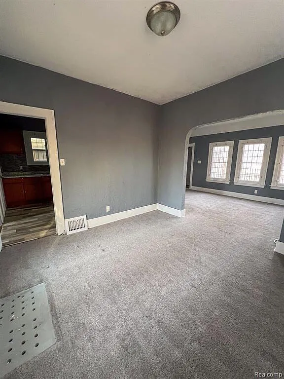 3 bed, 1.0 bath, 1238 sqft, $1,500 — Photo 4