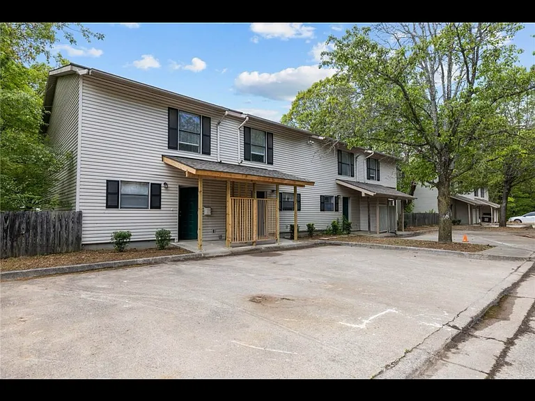 1419 E Sequoyah Ct — Photo 1
