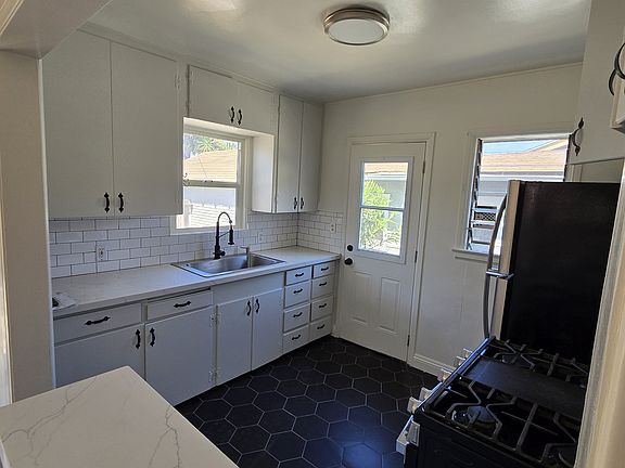5th image of 4106 E Theresa St #B