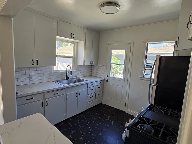 4106 E Theresa St #B — Photo 5
