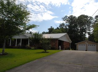 555 Davis Dr, Roanoke, AL 36274
