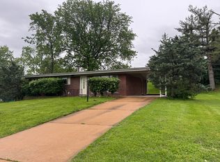 9580 Crockett Dr, Saint Louis, MO 63132