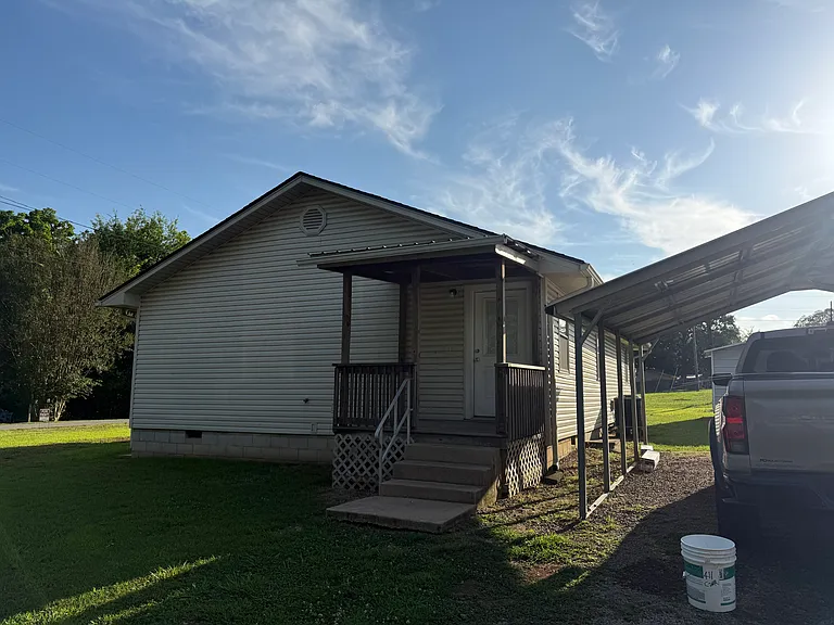 413 Carr St — Photo 2