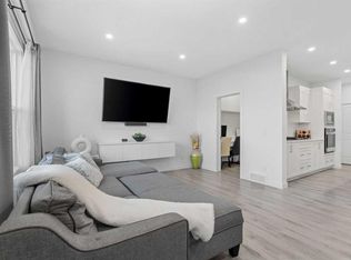178 SE Sage Bluff Dr NW, Calgary, AB T3R 1W2