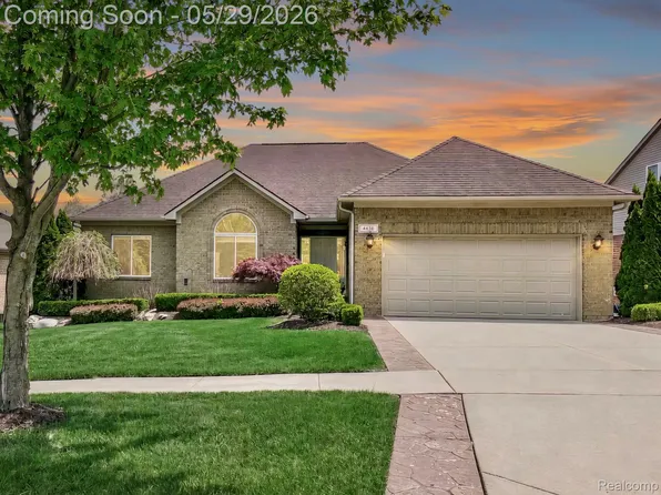 4438 Thornhill Dr, Auburn Hills, MI 48326