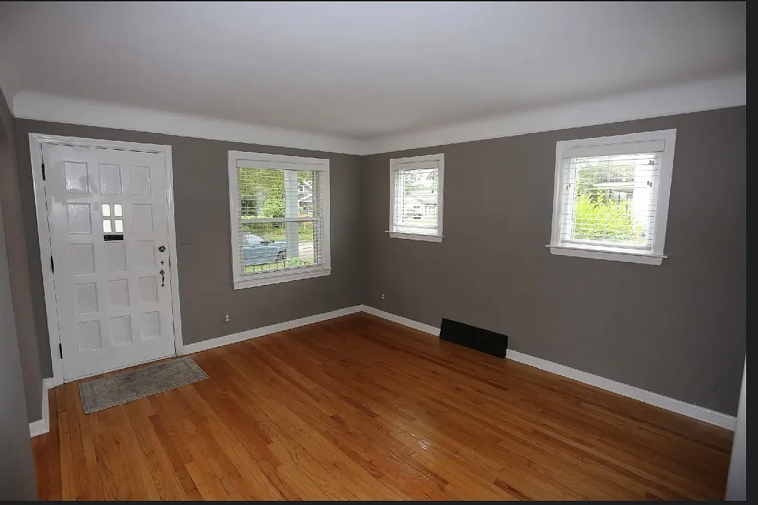 110 W Coy Ave — Photo 4