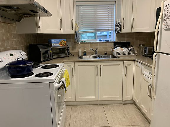 3rd image of 2563 E Pender St