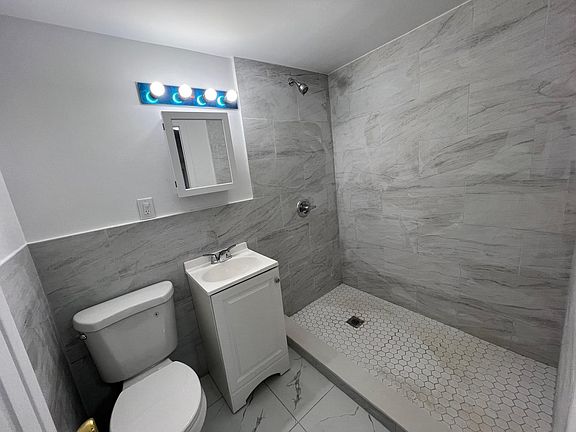 3rd image of 78C Bayville Ave #78-C