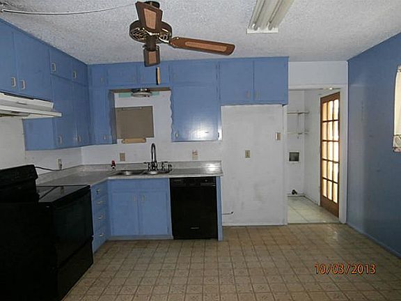 4th image of 201 SE Gardens Blvd