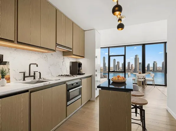 626 1st Avenue image 3 of 36