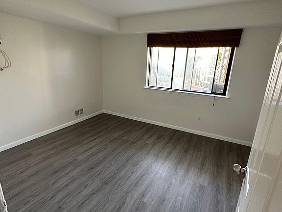 3rd image of 446 Stobe Ave