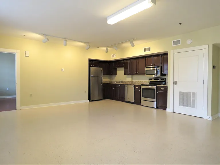 715 Sherman St #19 — Photo 2