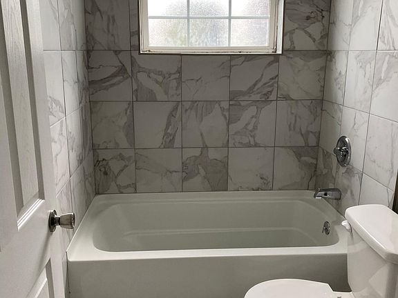 4th image of 3714 Noblitt Dr #1