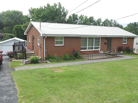 2nd image of 1309 Skyline Dr