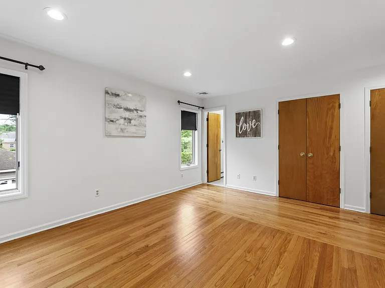 15 W Bradford Ave — Photo 16
