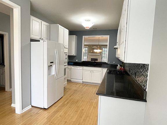 4th image of 16672 Lyonhurst Cir #1