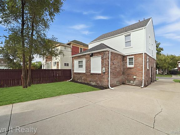 4th image of 16140 Linwood St