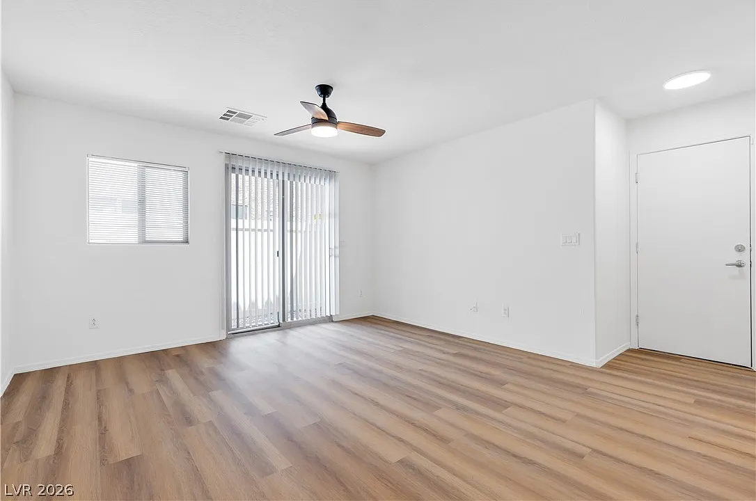 3 bed, 2.5 bath, 1374 sqft, $1,950 — Photo 4