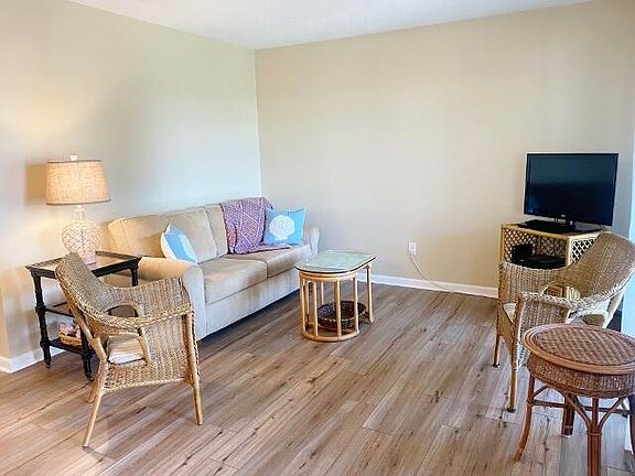 4th image of 228 Sea Cloud Cir
