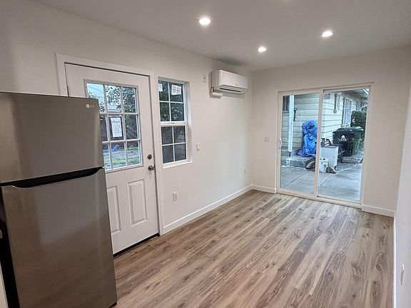 5th image of 1519 W 58th Pl
