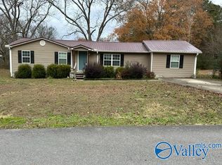 3208 Valley St, Guntersville, AL 35976