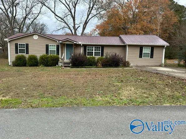 3208 Valley St, Guntersville, AL 35976