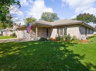 3200 W Allerton Ave, Greenfield, WI 53221