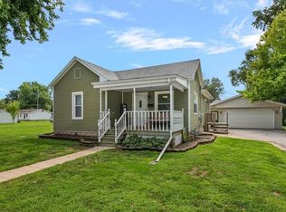 913 E 1st St, Pana, IL 62557