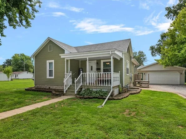 913 E 1st St, Pana, IL 62557