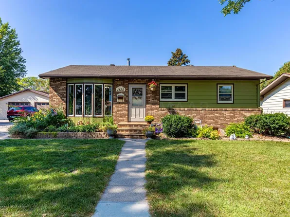 1425 20th St S, Fargo, ND 58103