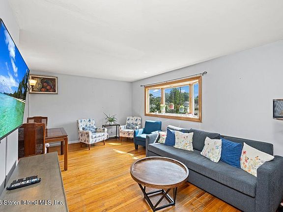 3rd image of 266 Bradley Ave