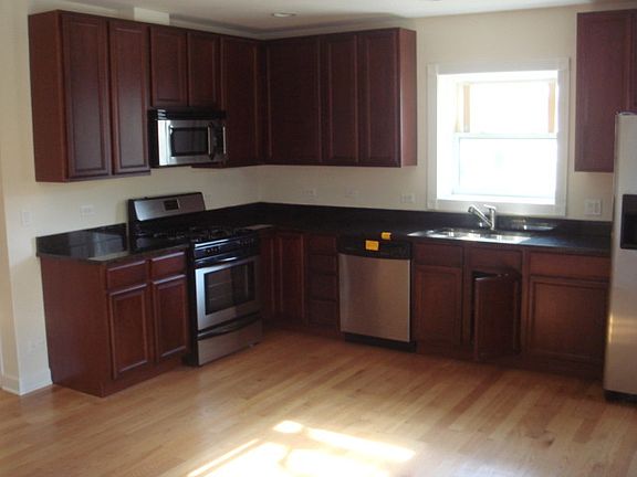 3rd image of 6101 N Washtenaw Ave