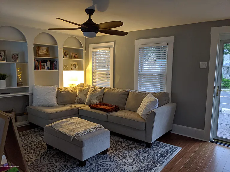 1121 Bay Ave — Photo 5