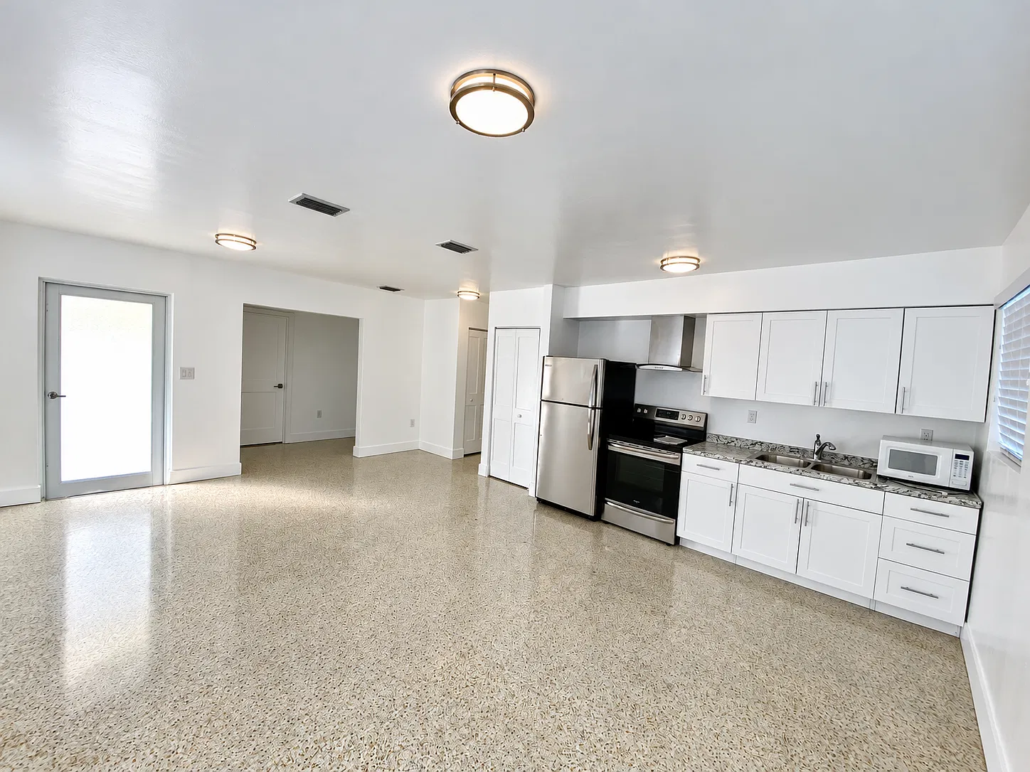 3 bed, 1400 sqft, $2,950 — Photo 3
