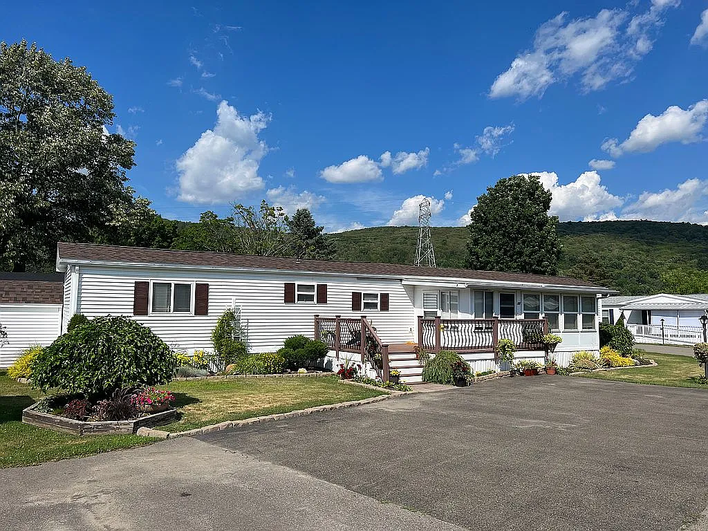 40 Wilson Way photo 1